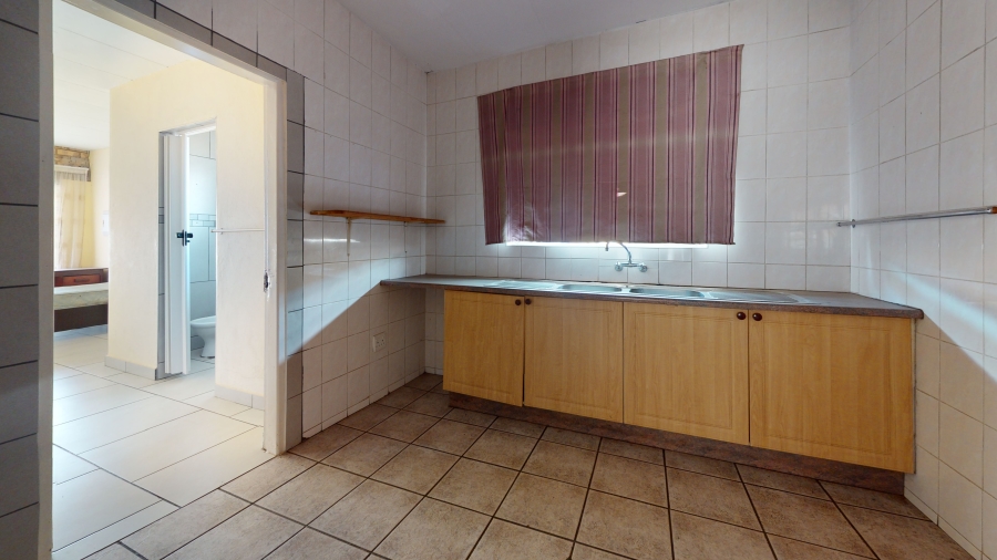 6 Bedroom Property for Sale in Kannoniers Park North West